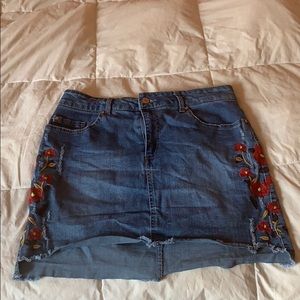 Shirt with flowers on side